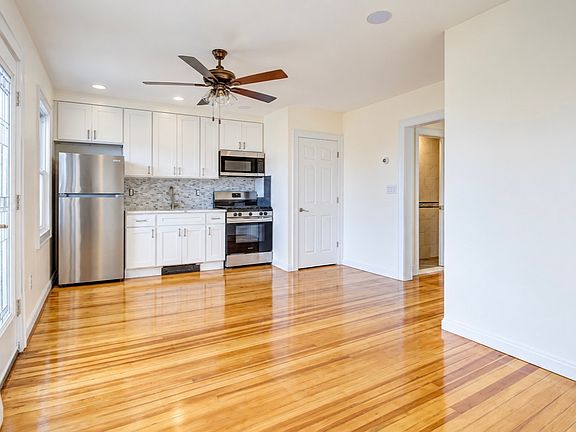 3rd image of 439 W Walnut St #2