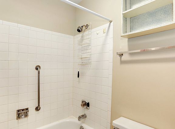 4th image of 958 Foxwood Ct