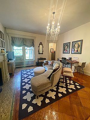3rd image of 27 W 70th St APT 2C