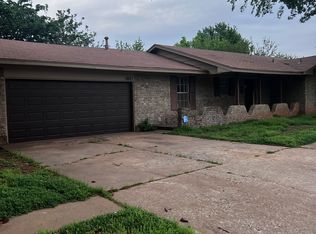 1021 Crown Dr, Edmond, OK 73034