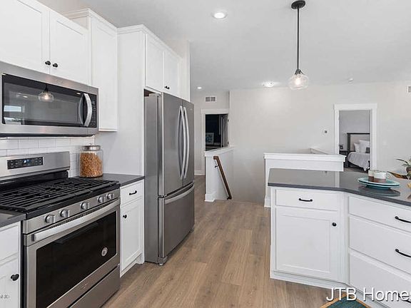 5th image of 3875 Windsor Dr NE #1