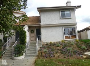 327 Sprucewood Ave, Oak Park, CA 91377
