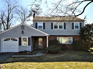 740 Mockingbird Ln, Audubon, PA 19403