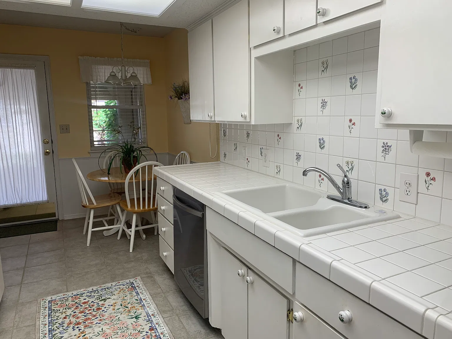 3 bed, 1880 sqft, $1,950 — Photo 1