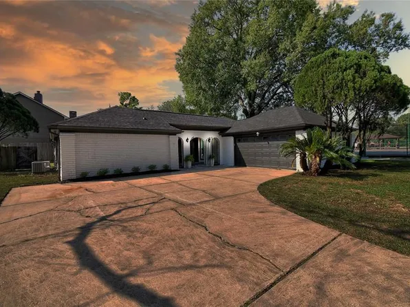 10107 Burgoyne Rd, Houston, TX 77042