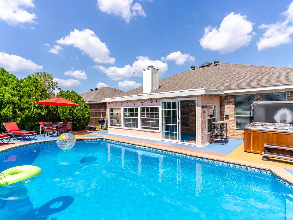Heated pool, lounge chairs, table w/ umbrella.