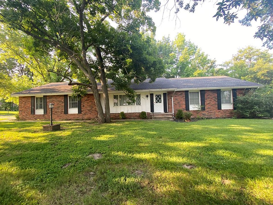 2nd image of 404 College Park Dr