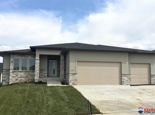 6410 Rim Rock Rd, Lincoln, NE 68526