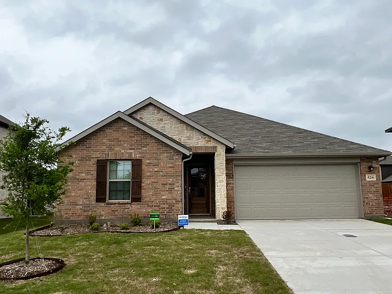 524 Hickory Ridge Dr — Photo 1