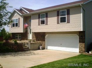 18 Hollowood Ct, Troy, IL 62294
