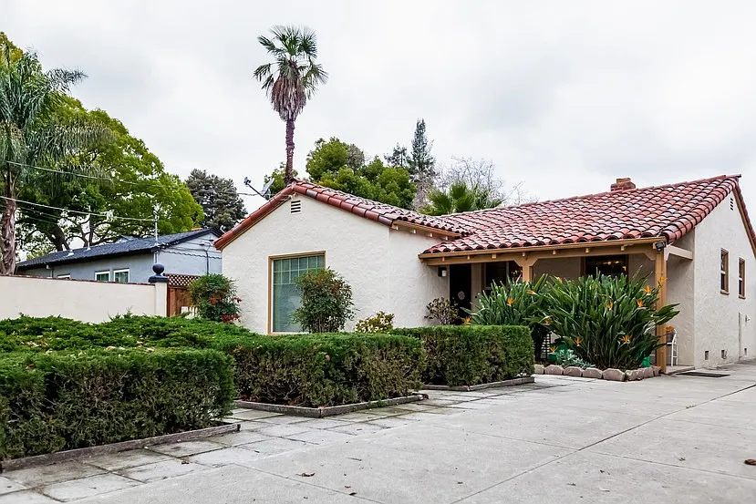 1271 Pine Ave photo 1