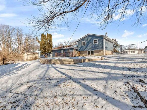3257 Sandy Dr NE, Solon, IA 52333