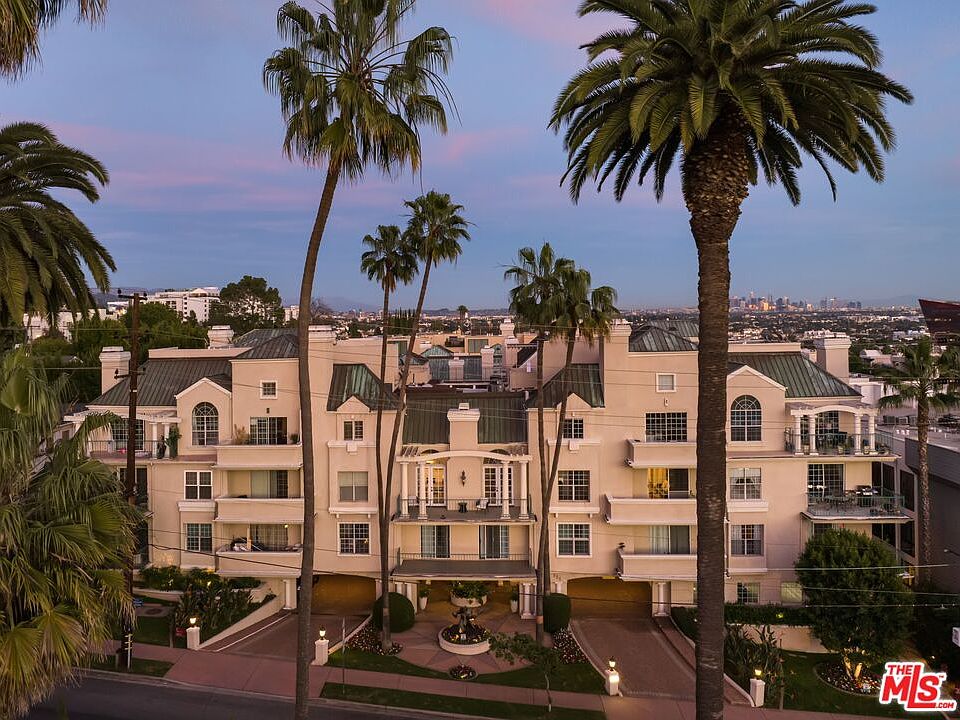 1st image of 930 N Doheny Dr APT 305