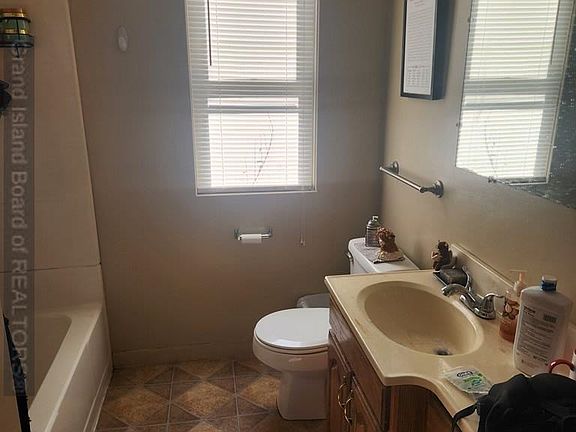 5th image of 3317 E Seedling Mile Rd