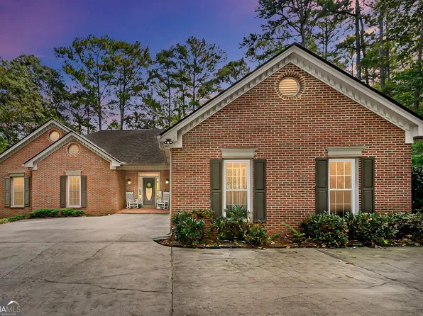 205 Wyngate Cir, Fayetteville, GA 30215