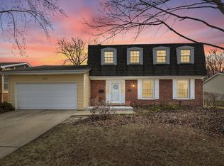 2205 S Bradford Dr, Wheaton, IL