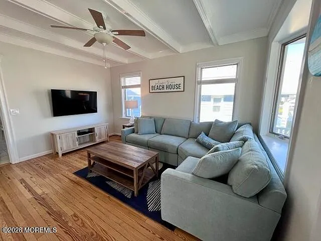 2 bed, 816 sqft, $3,950 — Photo 3
