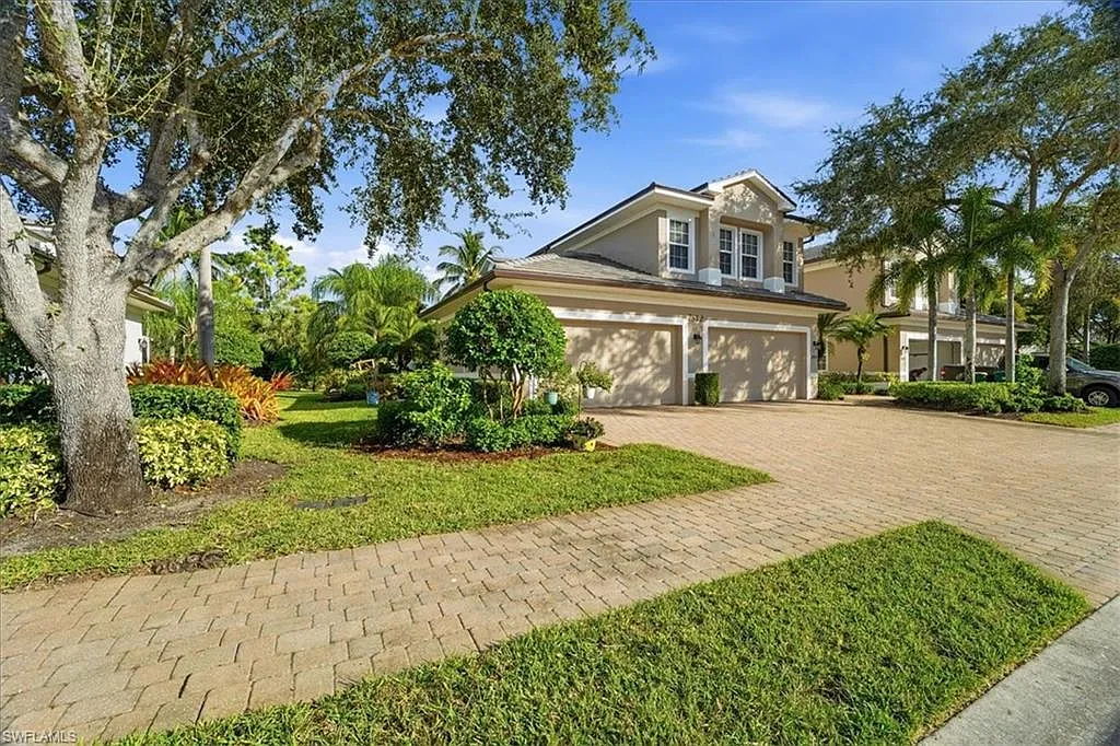 3 bed, 3.0 bath, 2523 sqft, $3,800 — Photo 2