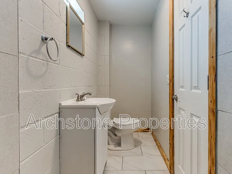 2006 NW 26th St #1/2-B — Photo 23