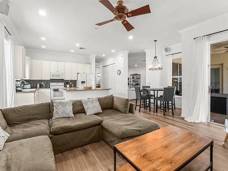 4621 Windward Cove Ln — Photo 6