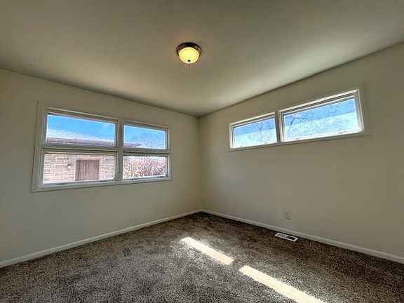5th image of 924 E Kirwin Ave