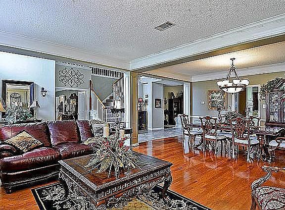 3rd image of 6658 Barclay Ln