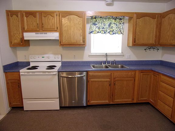 5th image of 303 Willow St