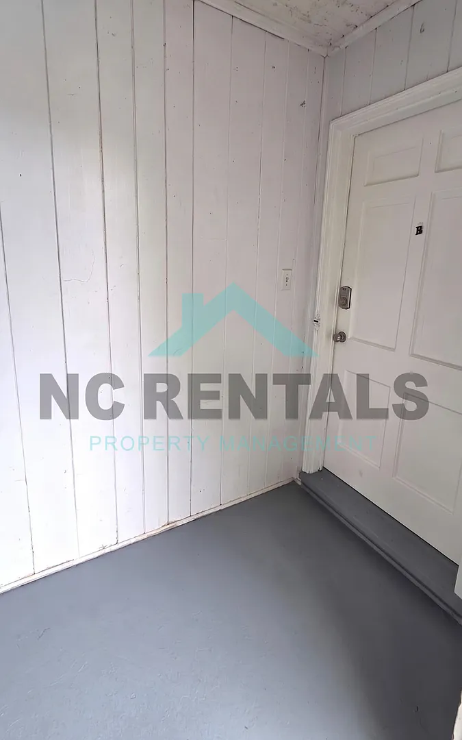 Modern Living in the Heart of the City | 601 Chestnut Dr - Unit B — Photo 3