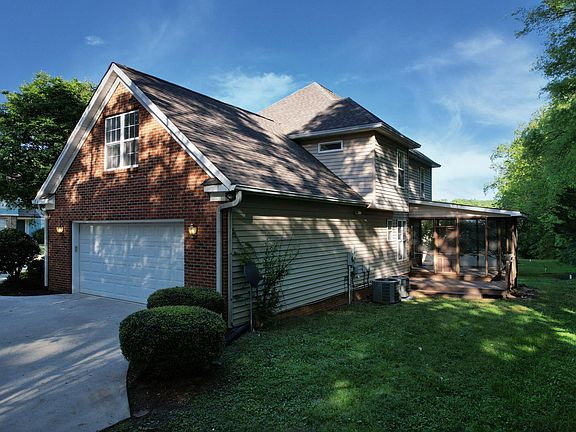 3rd image of 112 Mill Creek Trl NE