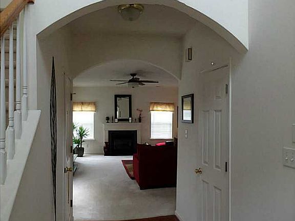 4th image of 911 Sparrow Ct