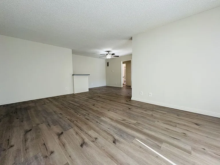 Maison De Michelle Apartments — Photo 28