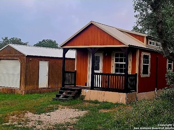401 CR 2471, Hondo, TX 78861