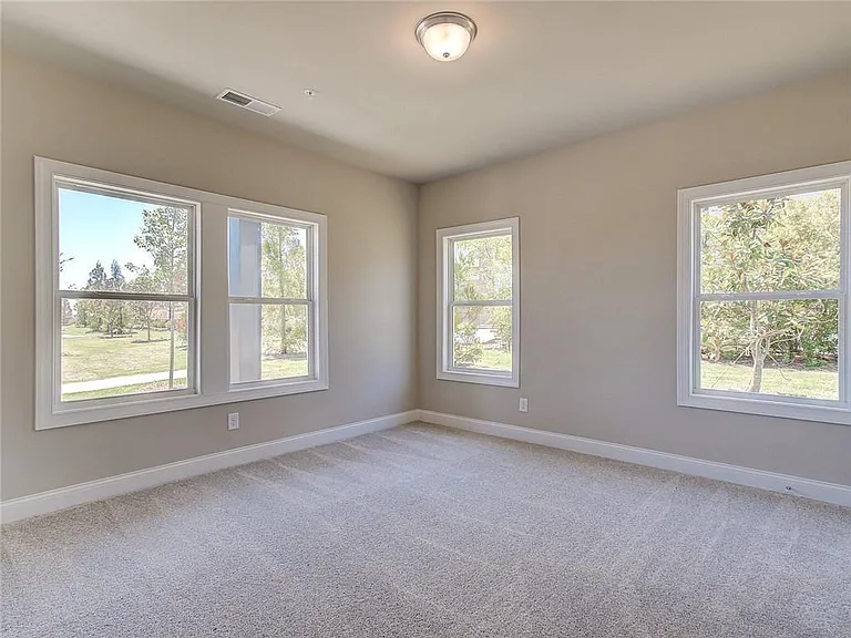 1095 Knoxboro Ln — Photo 4