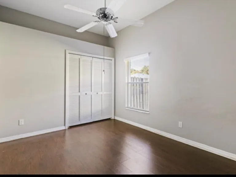 Blenheim Dr — Photo 12