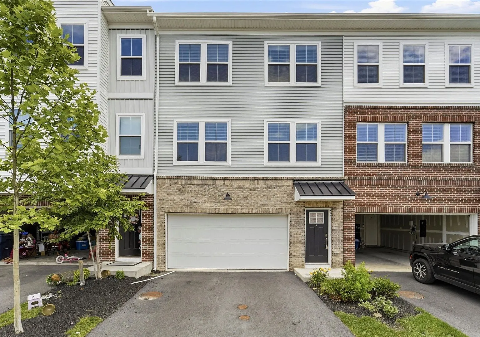 3 B/2.5B Townhome in Downingtown School District — Photo 1