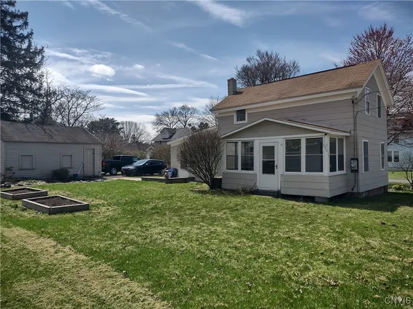 121 Chestnut St, North Syracuse, NY 13212