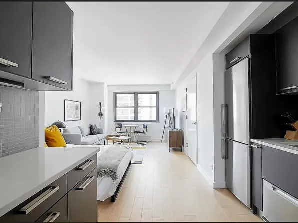 222 East 39th Street 7E image 2 of 4