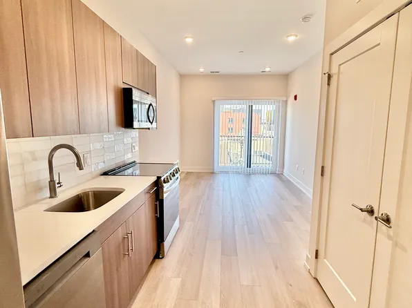 128 W Girard Ave, Philadelphia, PA