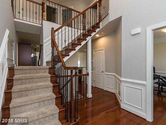 3rd image of 9125 Autumn Glory Ln