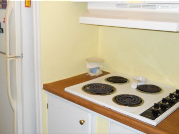 4th image of 6 Joanna Dr