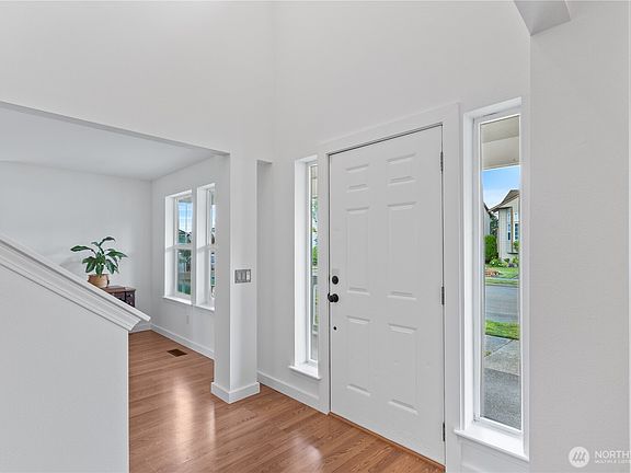 5th image of 15928 Lakeview Avenue SE