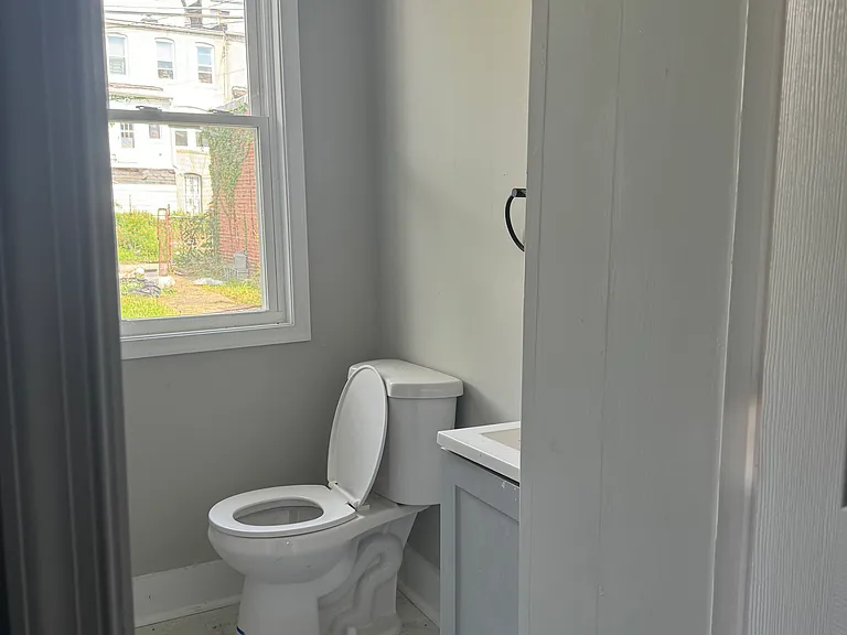 2206 Whittier Ave — Photo 16