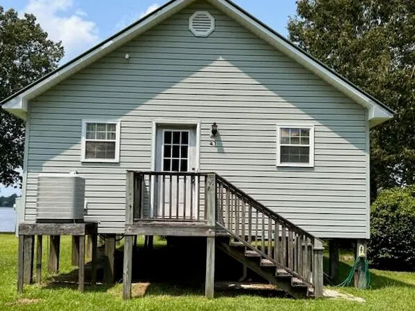 201 Barnes Foster Loop Road, Belhaven, NC 27810