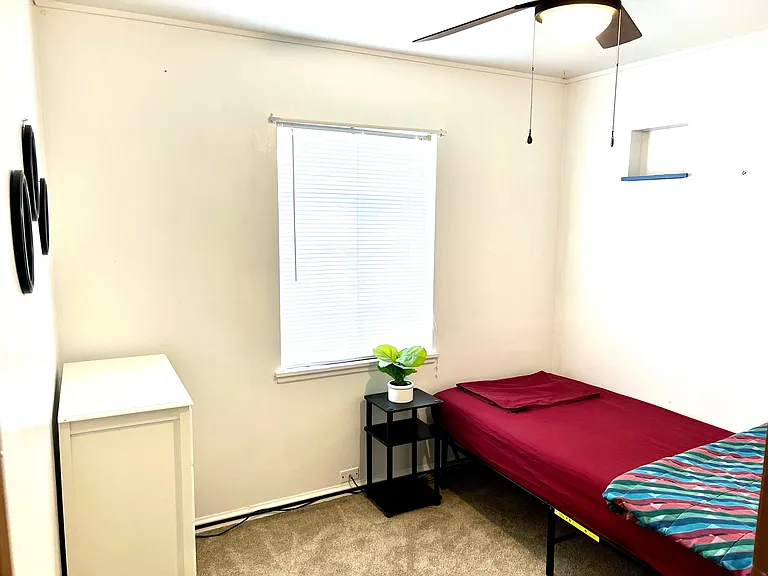 6829 Waveland Ave — Photo 10