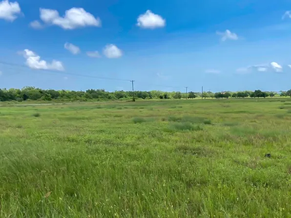 2 Chambliss Rd, Bay City, TX 77414