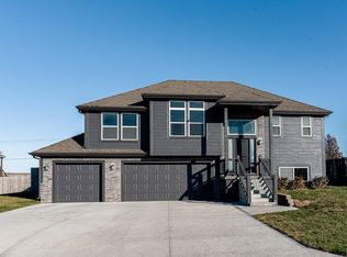 16214 Margie Ln, Basehor, KS 66007