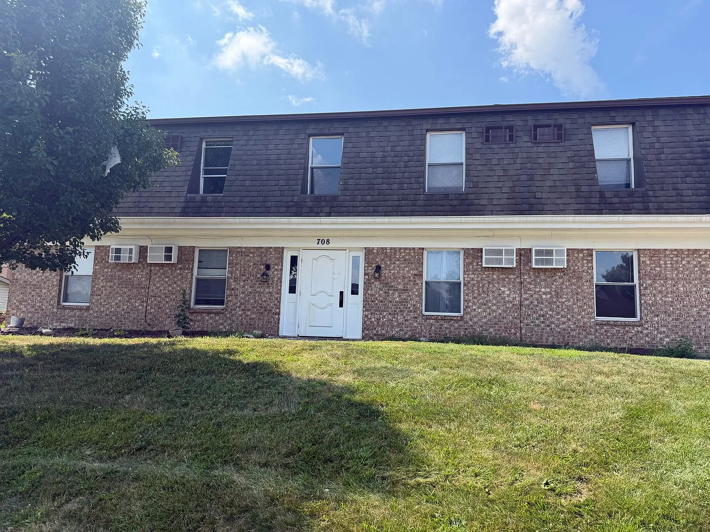 GreenFeatherCt708 — Photo 1