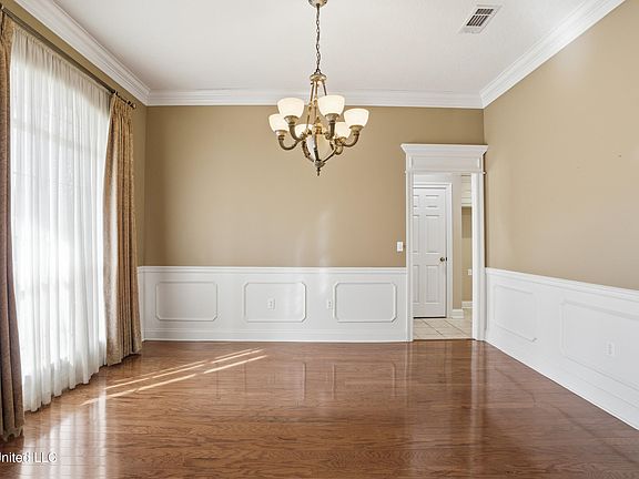 3rd image of 212 Whistlers Way