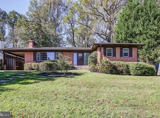 6109 Robinwood Rd, Bethesda, MD 20817