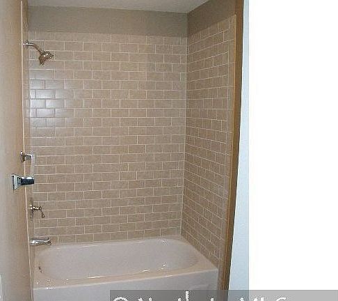 3rd image of 605 Minnehaha Ave E